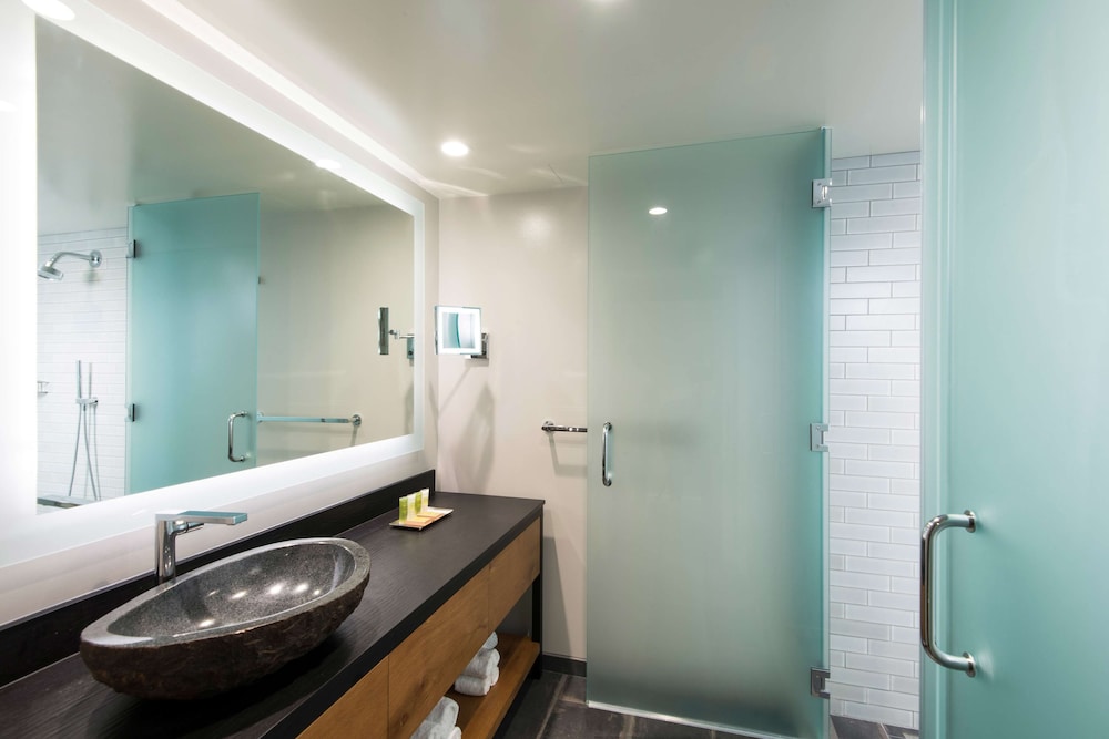 Suite, 1 Bedroom, Accessible, Resort View (2 Doubles, Hearing)