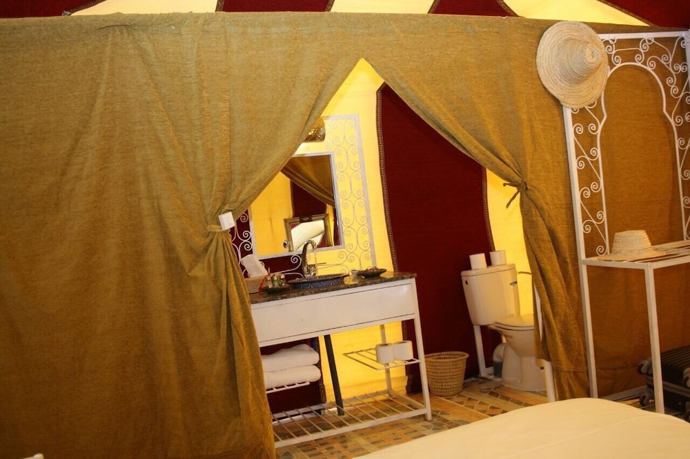 Deluxe Tent, 1 Double or 2 Twin Beds photo 3