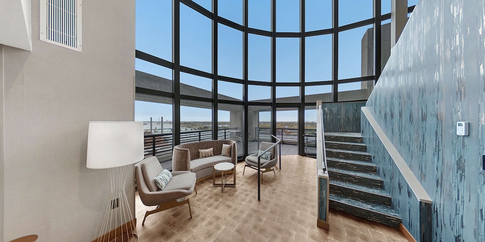 Suite, 1 Bedroom - Photo 8