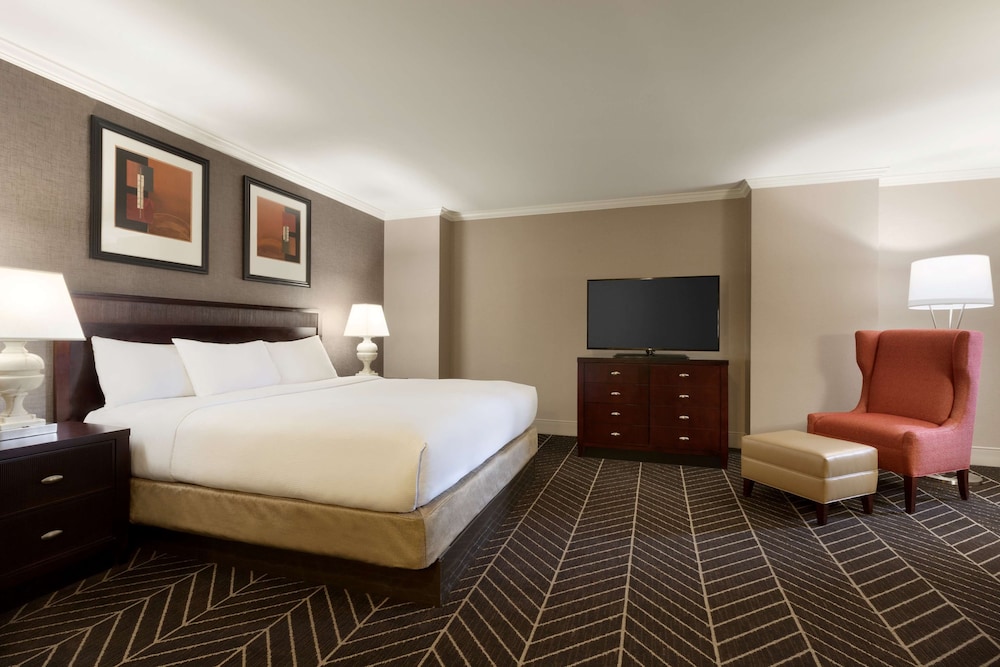 Room, 1 King Bed, Accessible (Hearing) - Photo 2