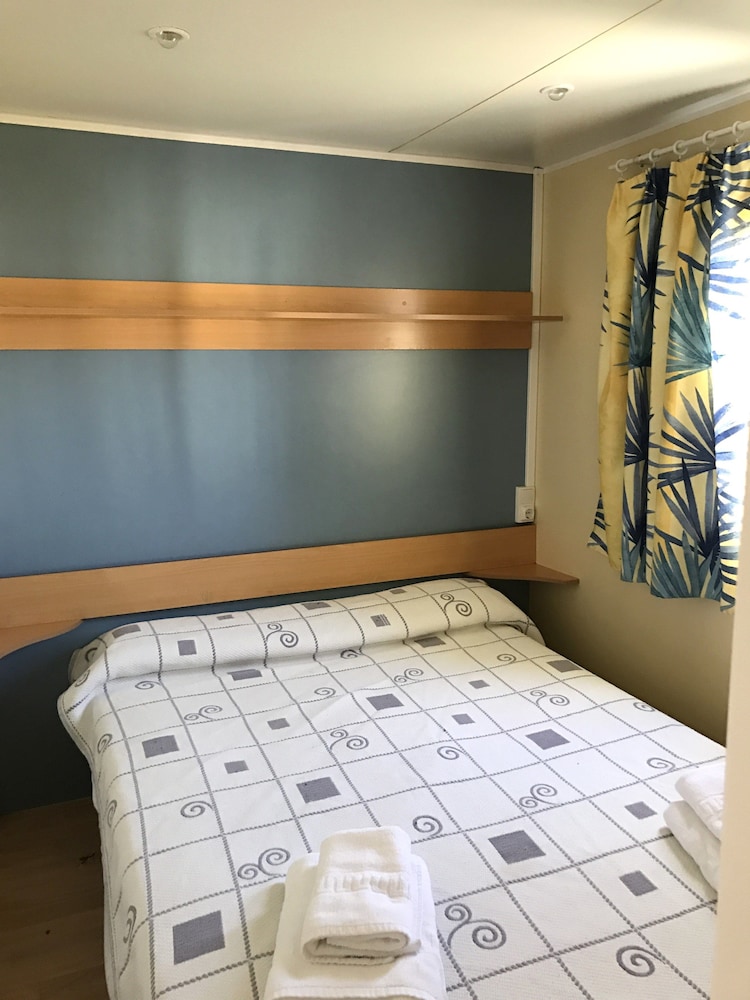 Bungalow (6-7 adults)