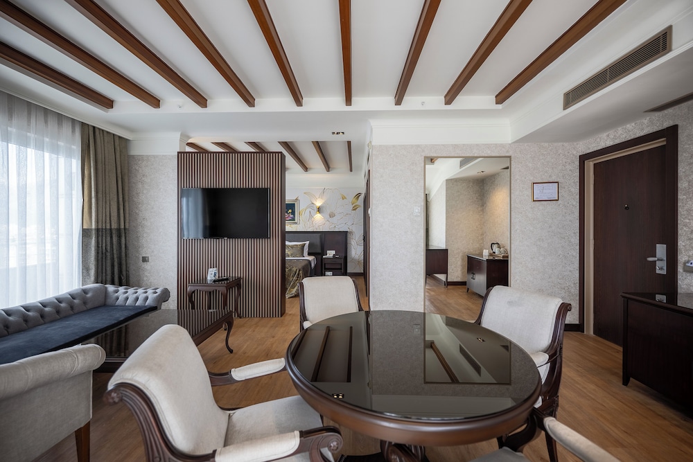 Senior Suite