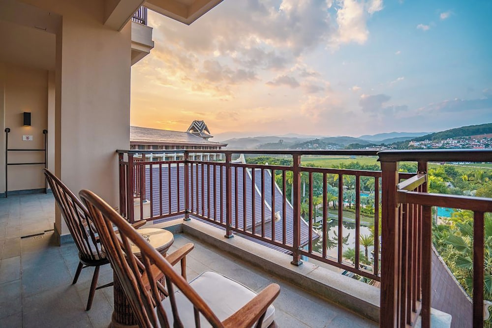 Deluxe Twin, Guest room, 2 Twins, Balcony photo 3