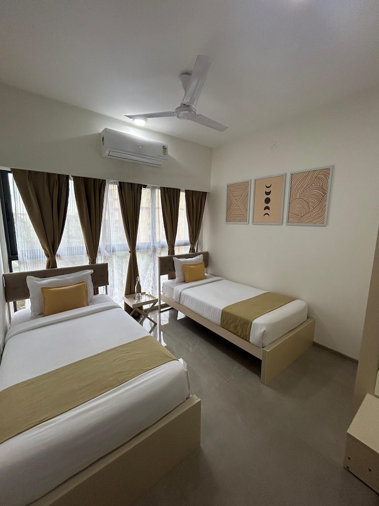 Deluxe Twin (Private, non-attached washroom) in a 2BHK apartment