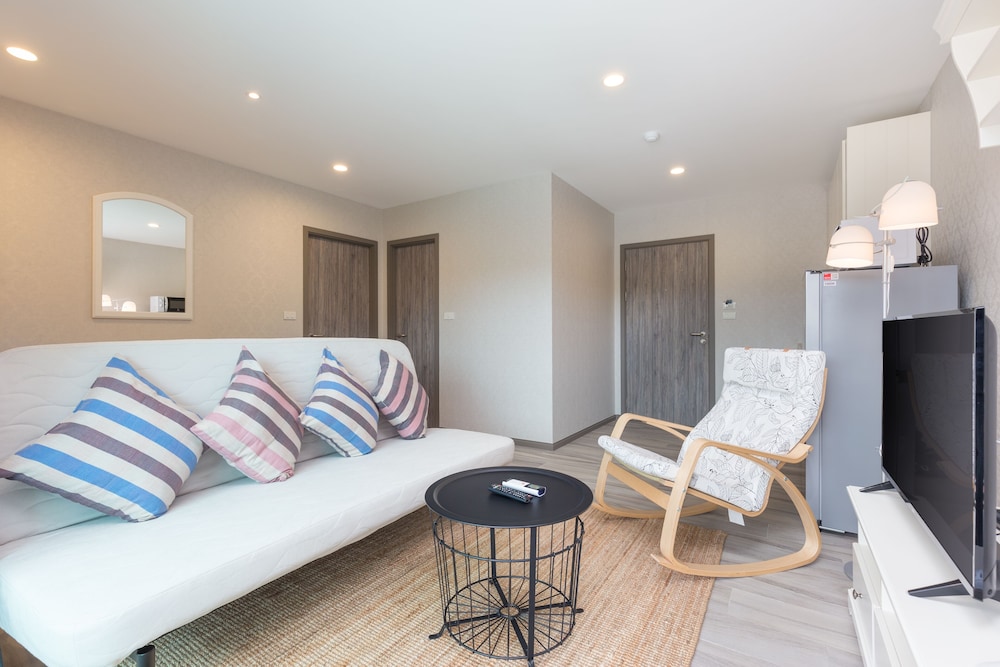 Superior Apartment, 1 Queen Bed with Sofa bed, Non Smoking photo 3