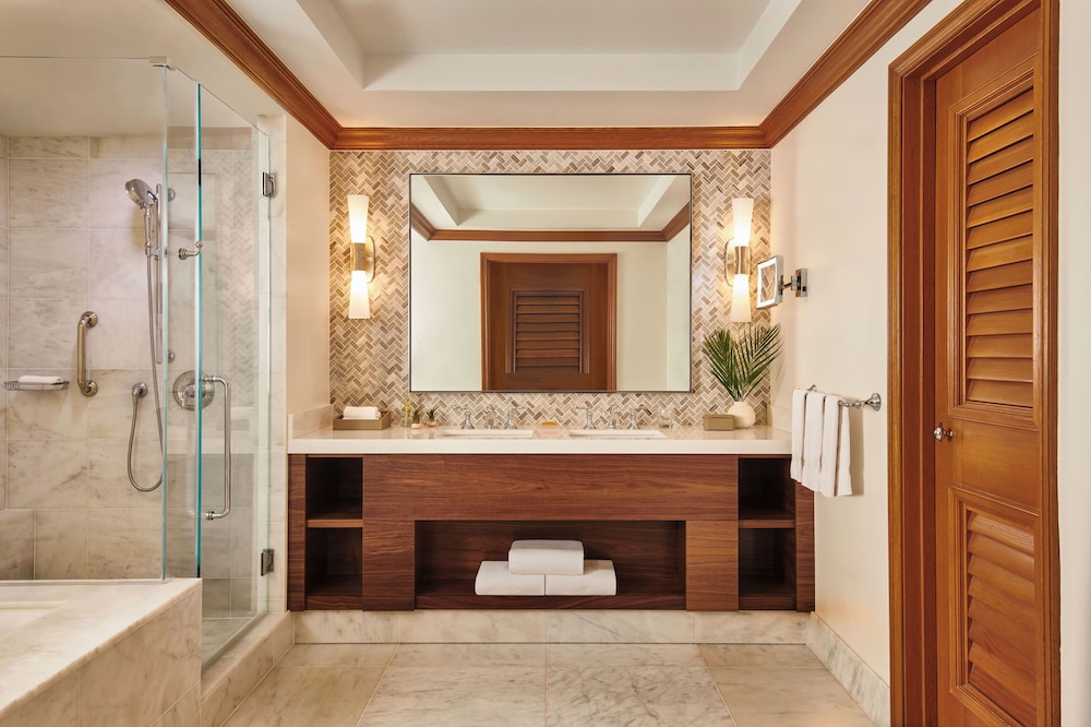 Royal Suite, 1 Bedroom, Club Lounge Access, Ocean View (Napua)