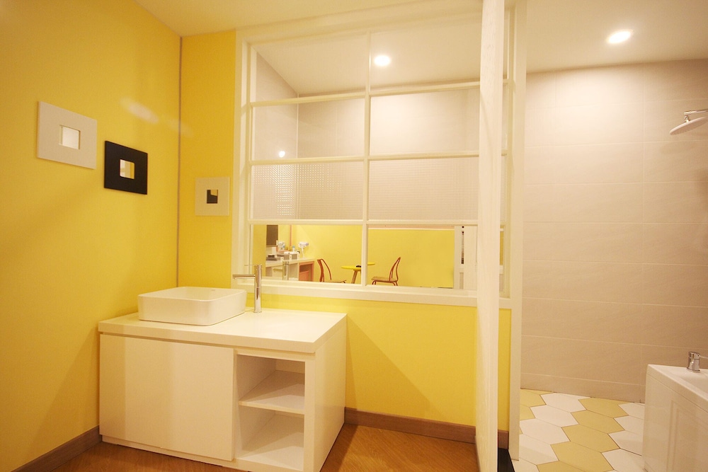 Deluxe Double Room, Non Smoking - Photo 8