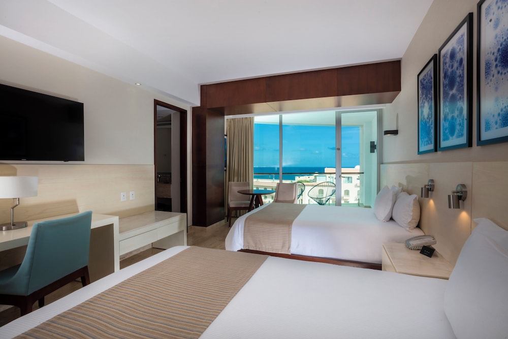 Altitude Suite 2 double beds, Boulevard view photo 2