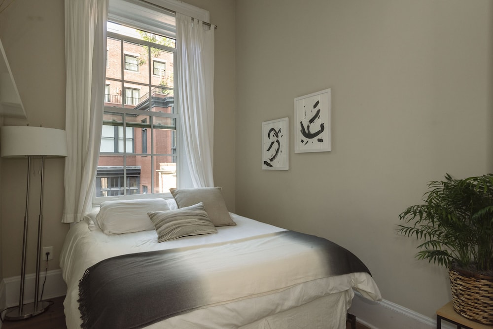 The Modernist Suite 2 photo 1