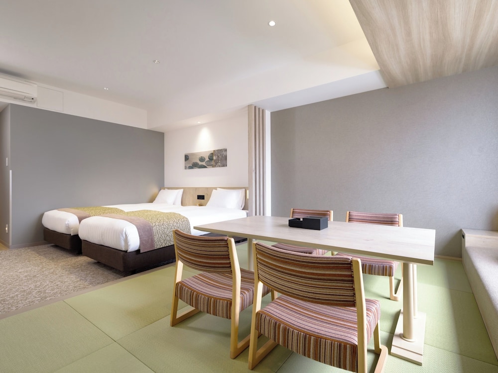 Deluxe Family Room (Japanese-Western-Style Room) photo 2