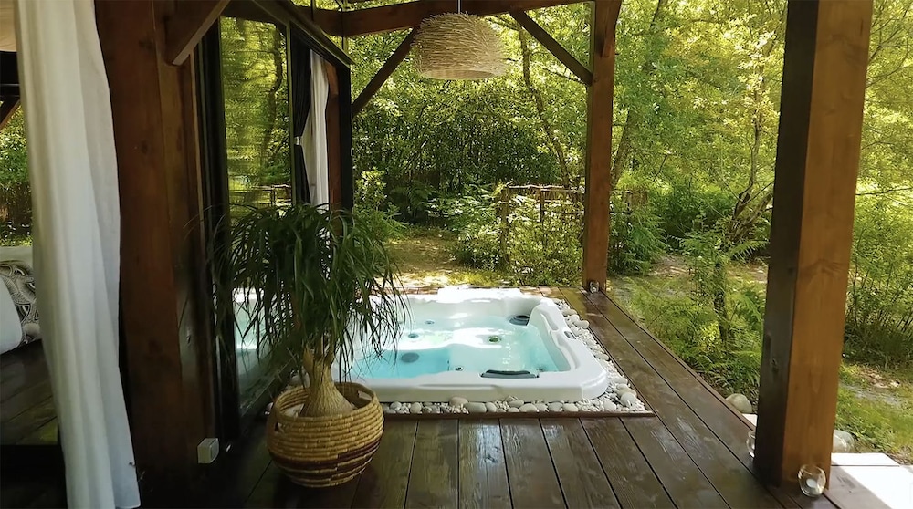Bungalow, Hot Tub (Le Lodge) photo 2