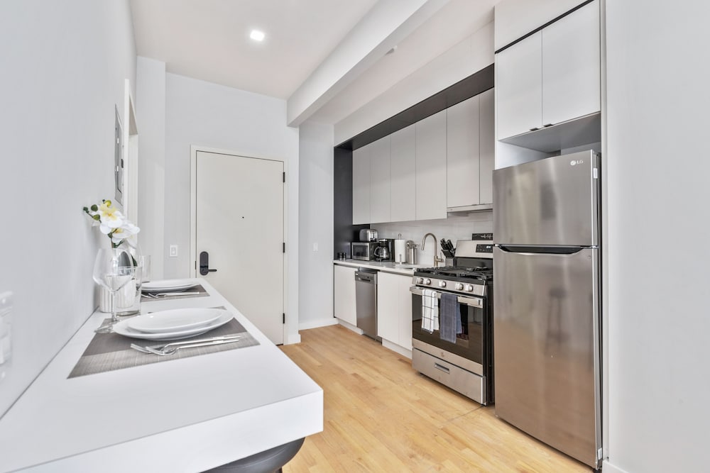 Classic Studio, 1 Queen Bed, Kitchen, City View photo 2