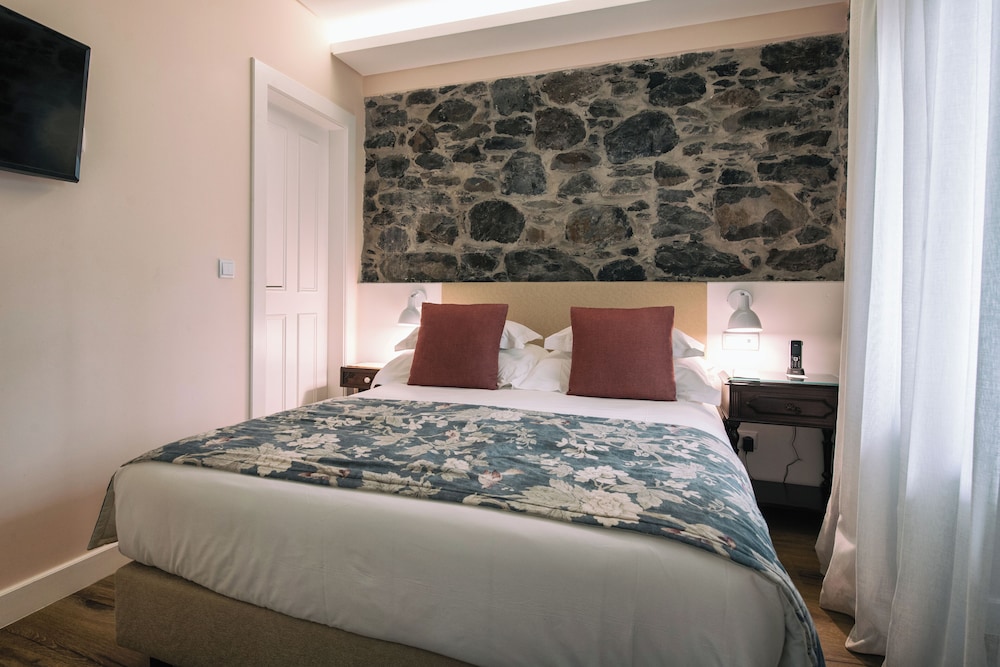 Classic / basic room with private bathroom