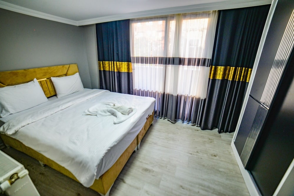 Basic Apartment, 1 King Bed with Sofa bed, Smoking, City View photo 1