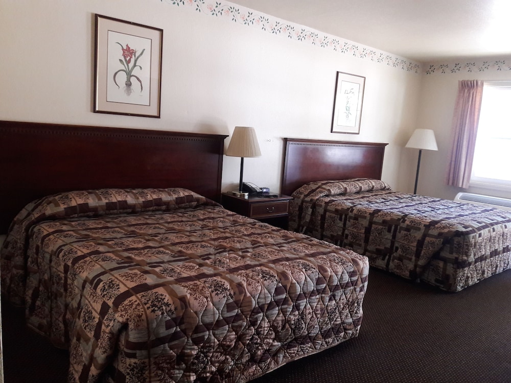 Standard Room, 2 Double Beds, Non Smoking, Refrigerator & Microwave photo 2