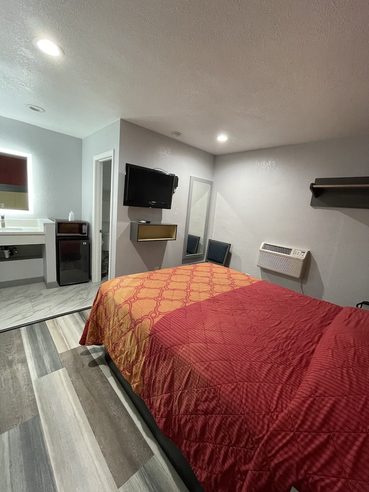Room, 1 Queen Bed photo 1