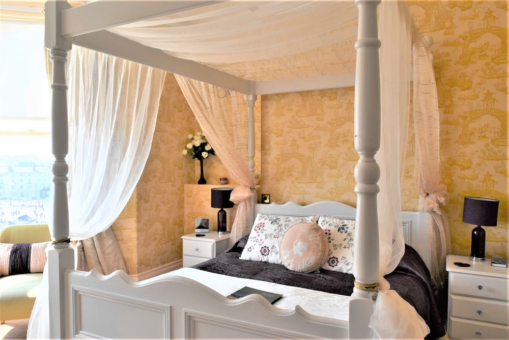 Deluxe Double Room, Ensuite, Sea View photo 2
