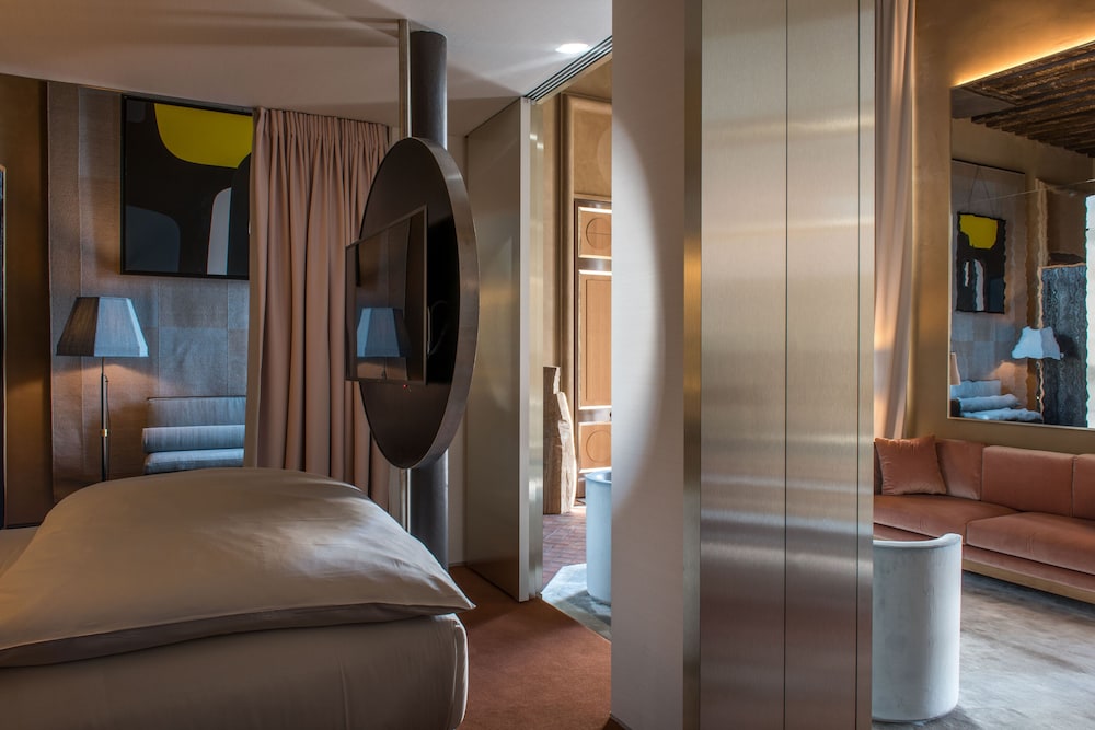 Deluxe Suite, 1 King Bed, Kitchenette, Pool Access, Garden View photo 3