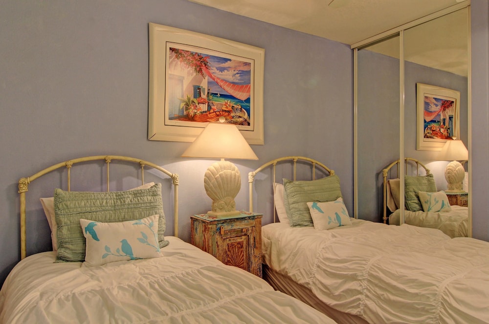 Condo, 2 Bedrooms photo 2