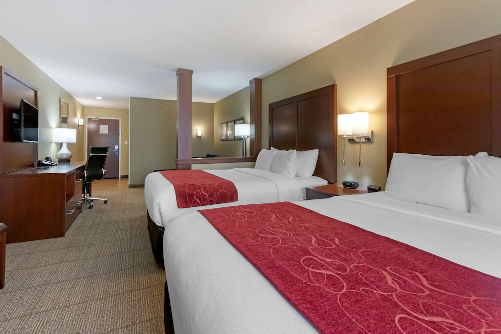Suite, Multiple Beds, Non Smoking photo 3