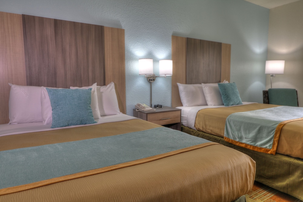 Classic Room, 2 Queen Beds, Balcony, River View photo 3