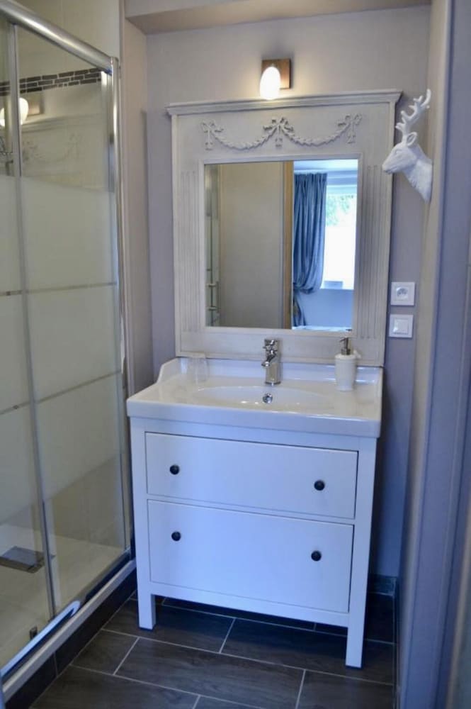 Classic Double Room - Photo 11