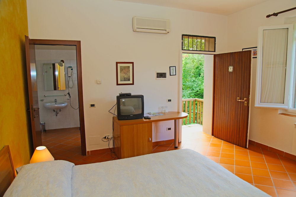Economy Double or Twin Room, Park View photo 1