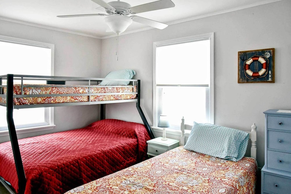 House (Multiple Bedrooms) photo 1