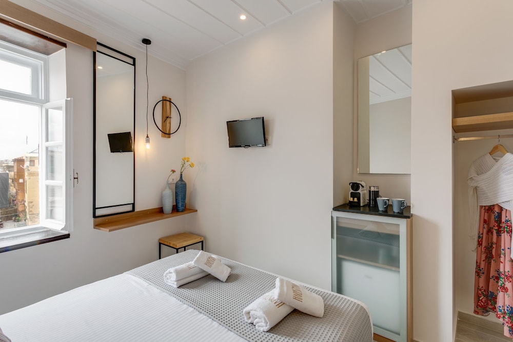Economy Double Room, 1 Queen Bed, City View photo 2