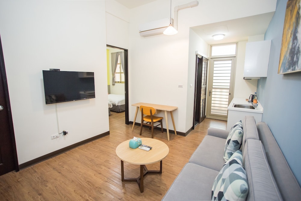 Deluxe Suite, 1 Bedroom Suite, 2 Single Beds, Balcony - Photo 10