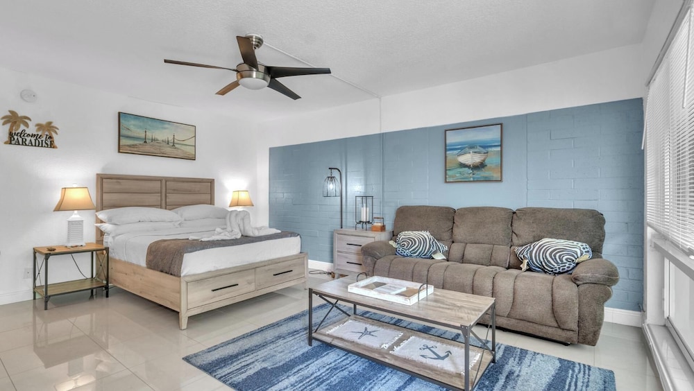10-103 - Comfort Studio Suite, Pool View