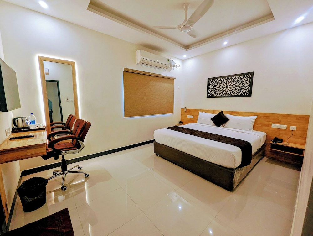 Deluxe Double Room - Photo 9