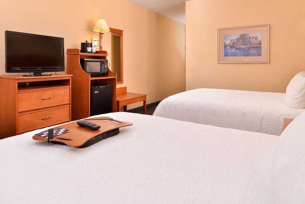 Room, 2 Queen Beds - Photo 2