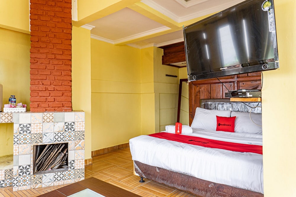 Executive Double Room (RedDoorz) - Photo 2