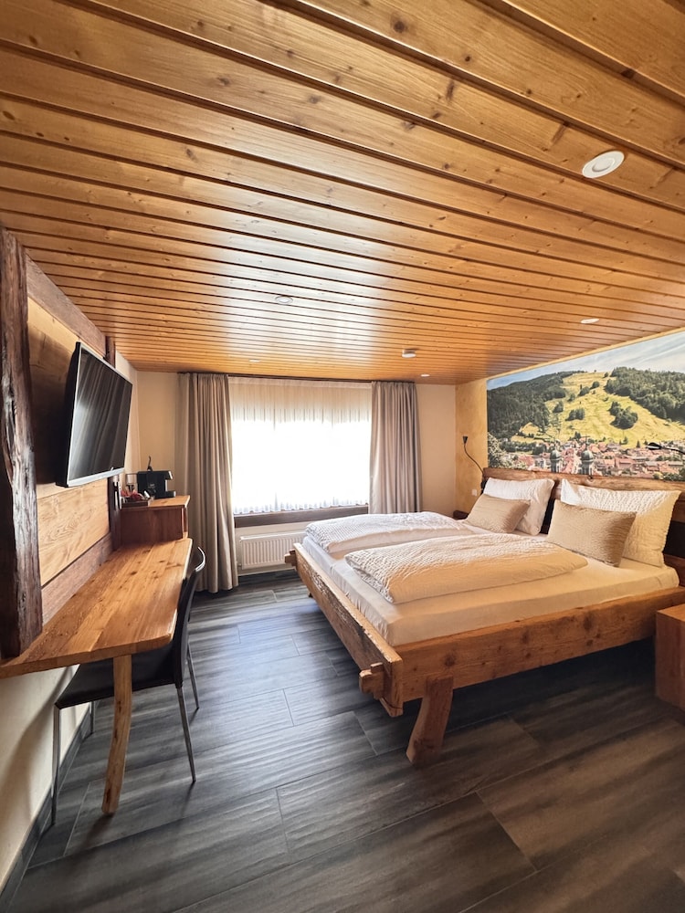 Family Suite, Shared Bathroom (Hasenhornblick Zimmer)