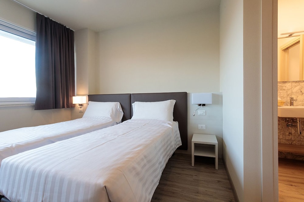 Comfort Room, 2 Twin Beds, Hill View photo 2