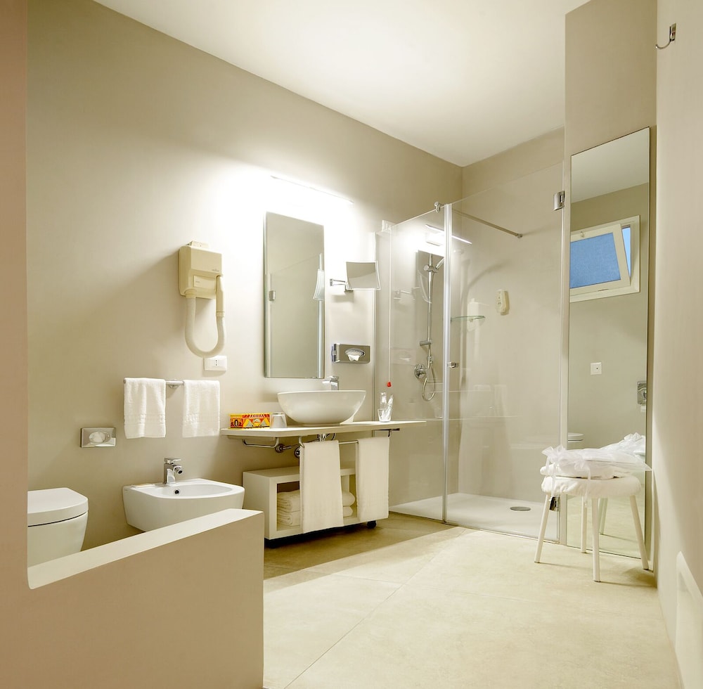 Standard Room - Photo 16