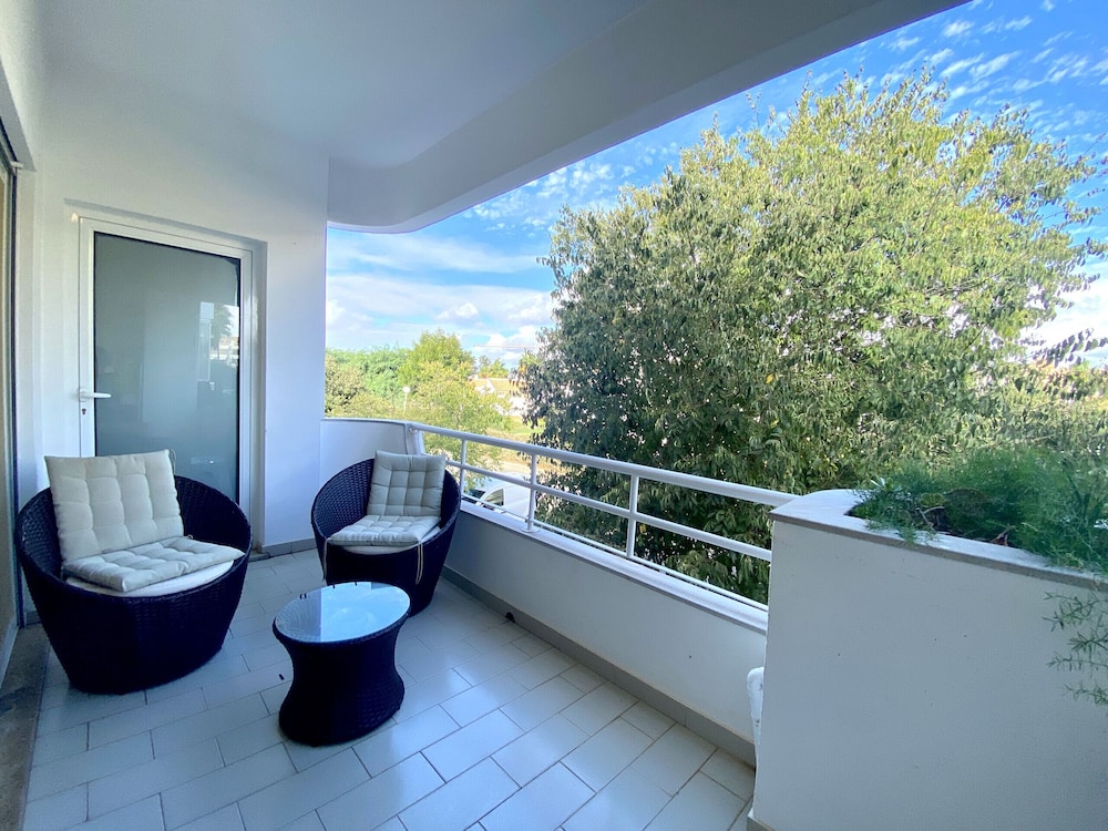 Apartment, 2 Bedrooms, Pool Access photo 3