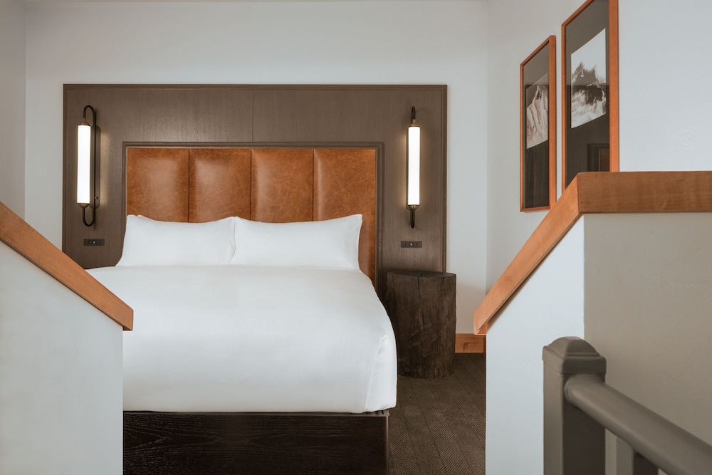 Loft, 1 King Bed - Photo 1