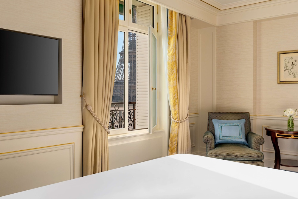 Eiffel View Room, 2 Single Beds