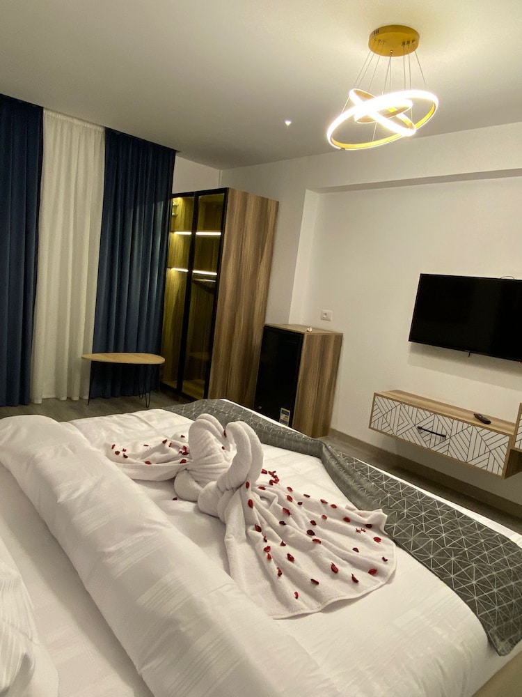 Double Room, Pool View - Photo 3