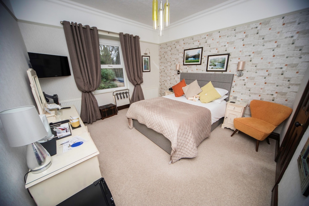 BIRCH Room 2 Classic King Room