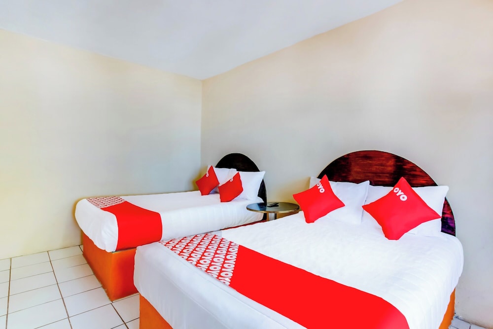 Standard Room, 2 Queen Beds photo 2