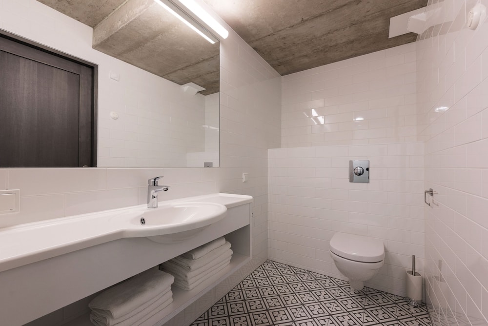Superior Split Level Apartment photo 3