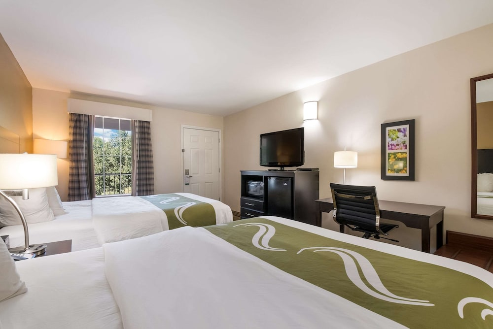 Standard Room, 2 Double Beds, Smoking - Photo 6