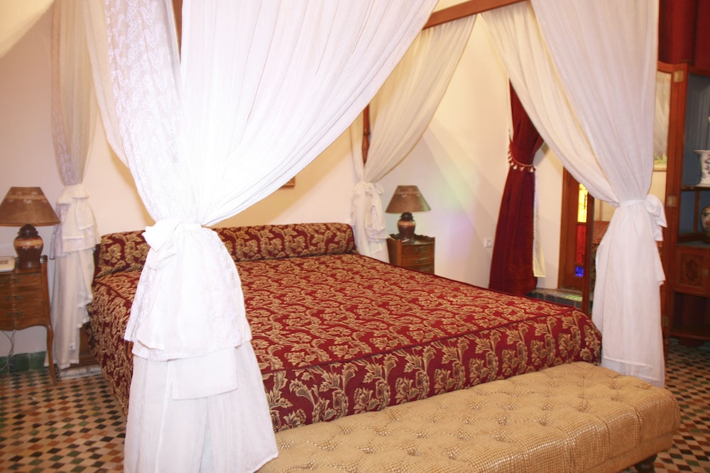 Royal Suite, Courtyard View - Photo 10