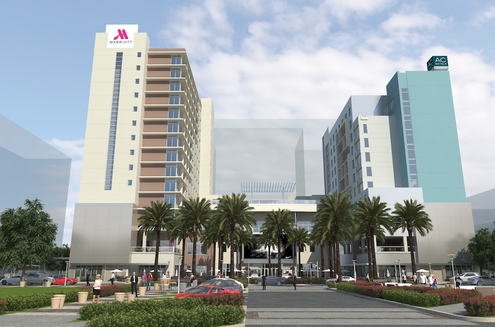 Premium Room, 1 King Bed (Promenade Corner with M Club Access) - Photo 2