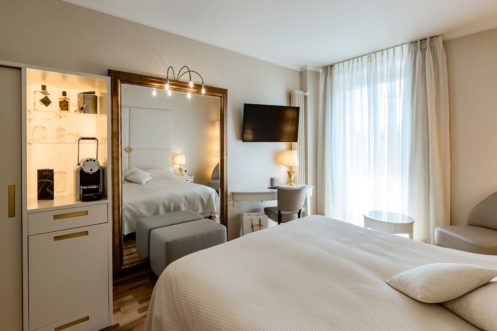 Double or Twin Room, River View - Photo 6
