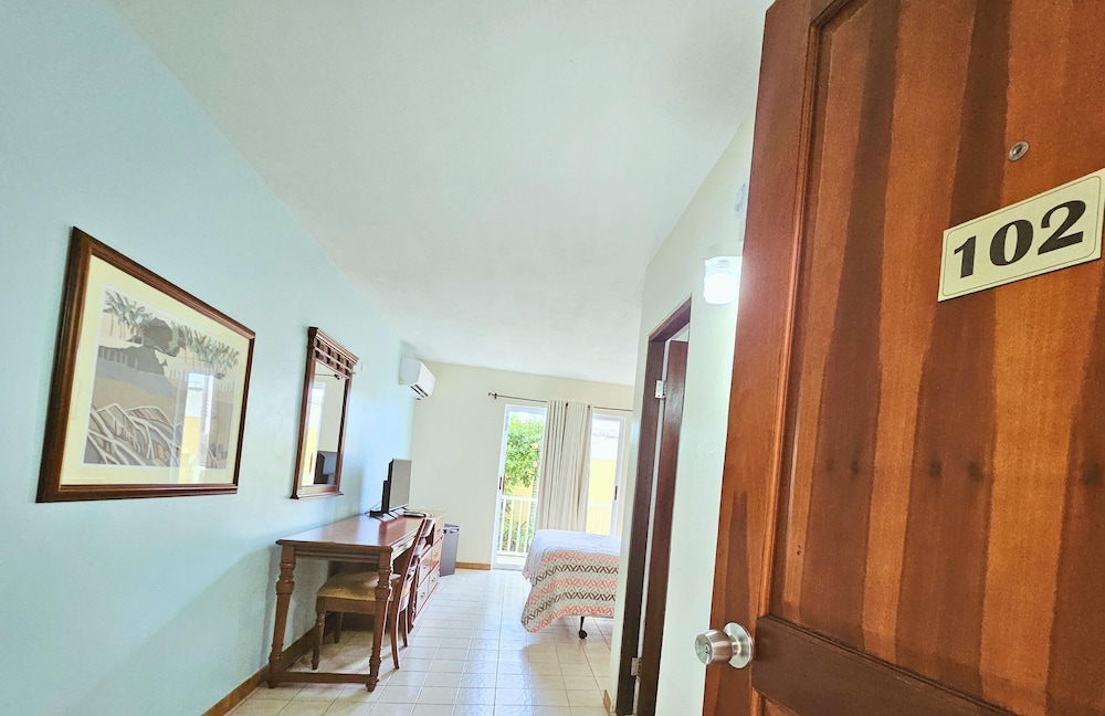 Comfort Room, 1 Double Bed, Balcony, Garden View