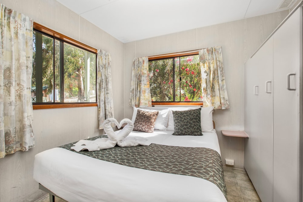 Budget Two Bedroom Cabin photo 1